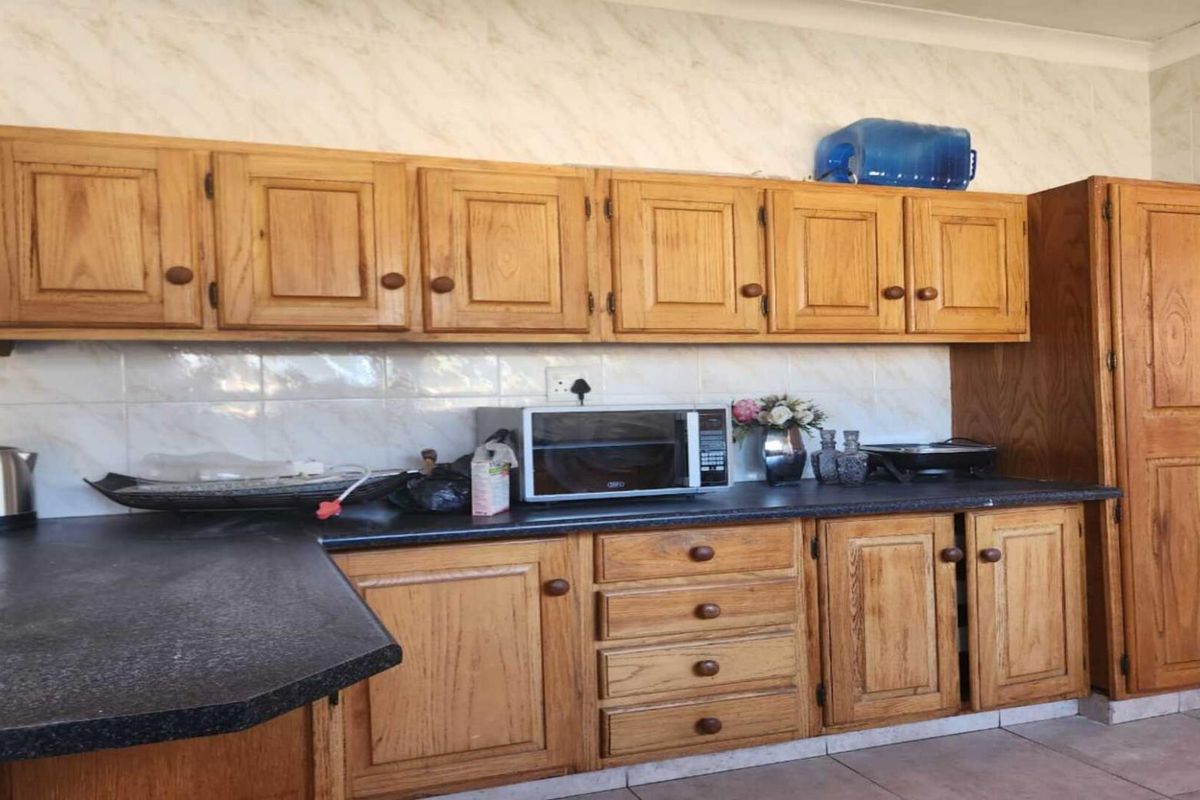 2 Bedroom house for sale in Arcon Park with a 1 bedroom flatlet - Photo 2