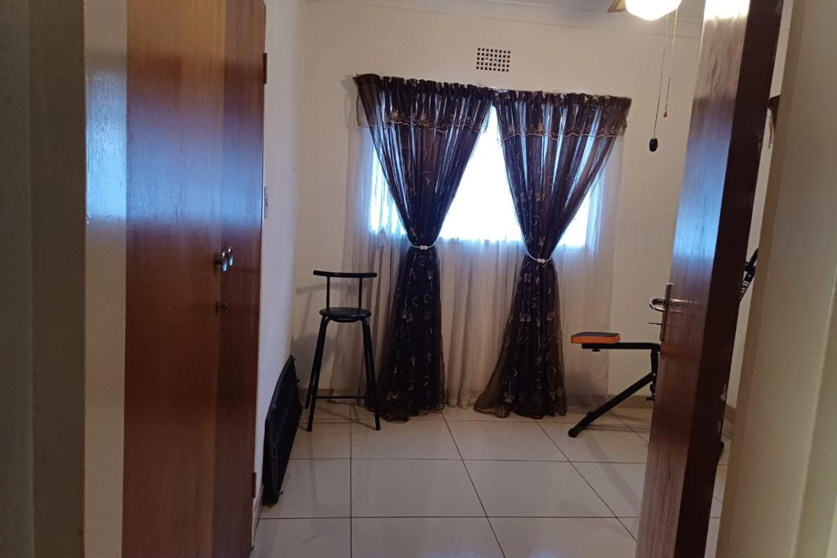 3 Bedroom with a 2 bathroom house for sale in Arcon Park,Vereeniging. - Photo 2