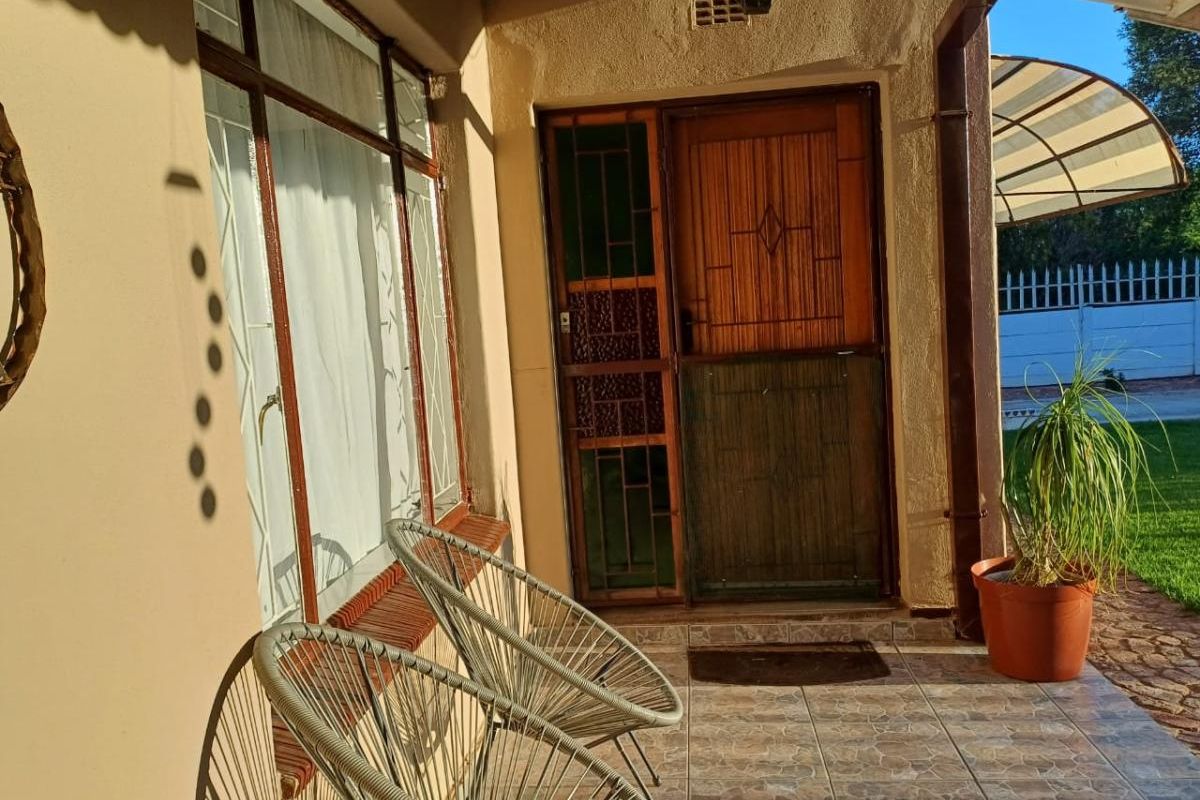 3 Bedroom with a 2 bathroom house for sale in Arcon Park,Vereeniging. - Photo 4