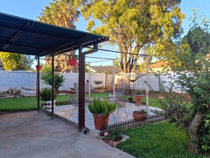 3 Bedroom with a 2 bathroom house for sale in Arcon Park,Vereeniging. - Photo 1