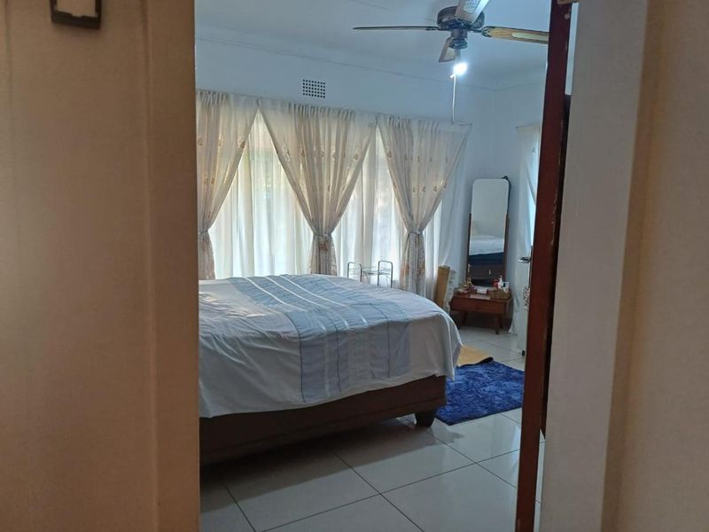 3 Bedroom with a 2 bathroom house for sale in Arcon Park,Vereeniging. - Photo 10