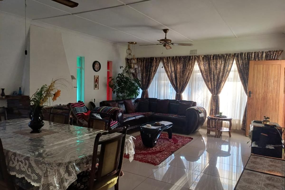 3 Bedroom with a 2 bathroom house for sale in Arcon Park,Vereeniging. - Photo 5