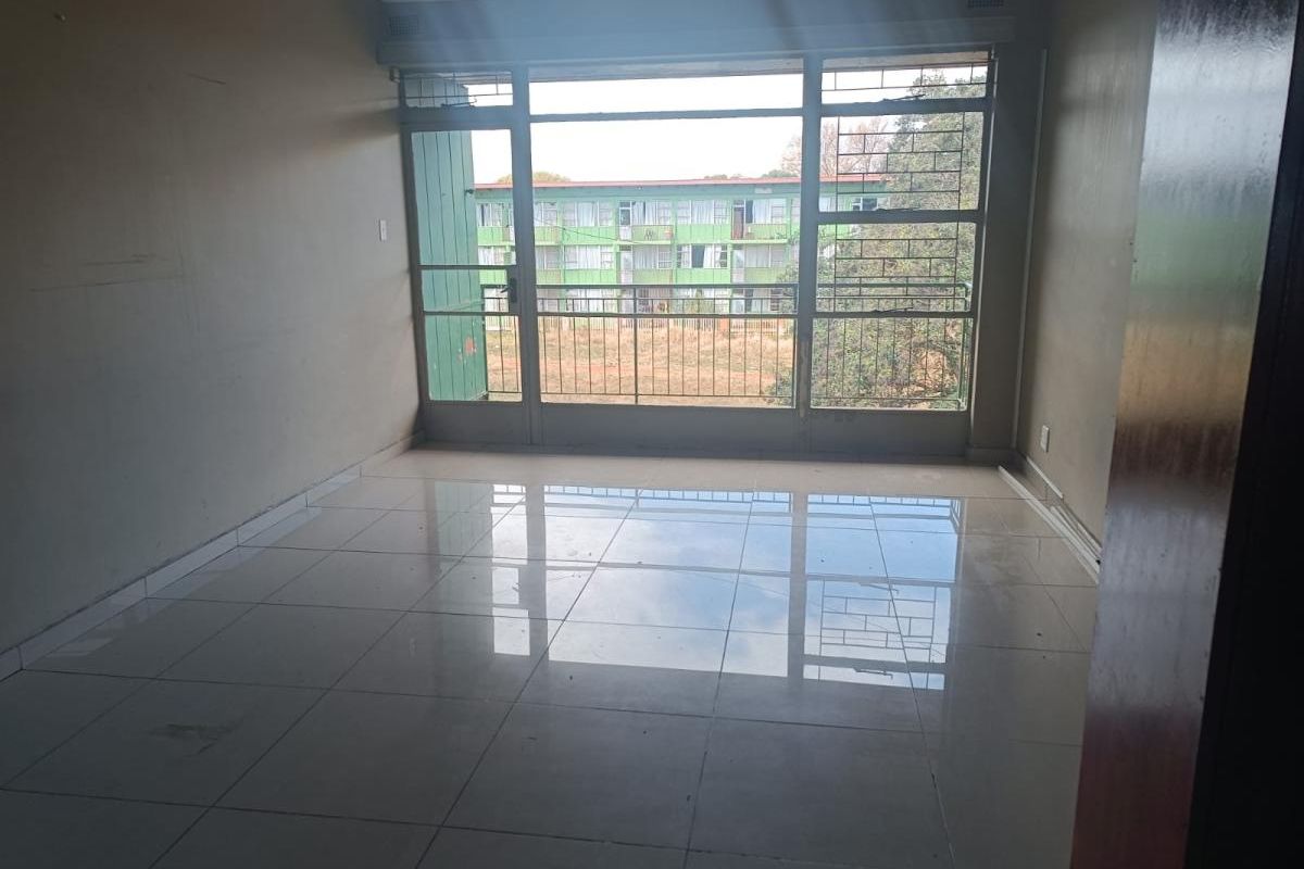 Flat for sale - Photo 2