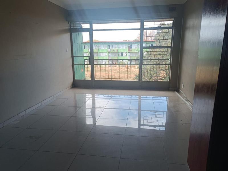 Flat for sale - Photo 2
