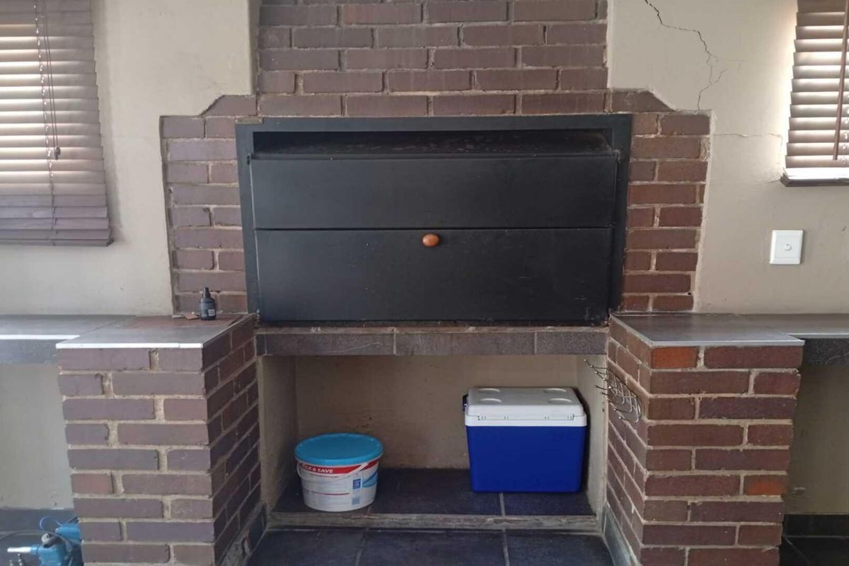 Big 3 Bedroom house suitable for a communal in Sasolburg - Photo 3