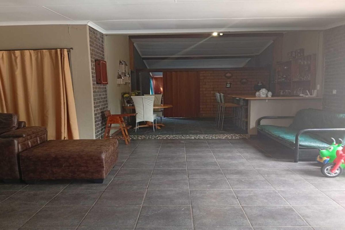 Big 3 Bedroom house suitable for a communal in Sasolburg - Photo 4