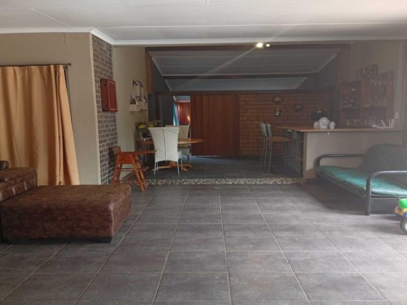 Big 3 Bedroom house suitable for a communal in Sasolburg - Photo 4