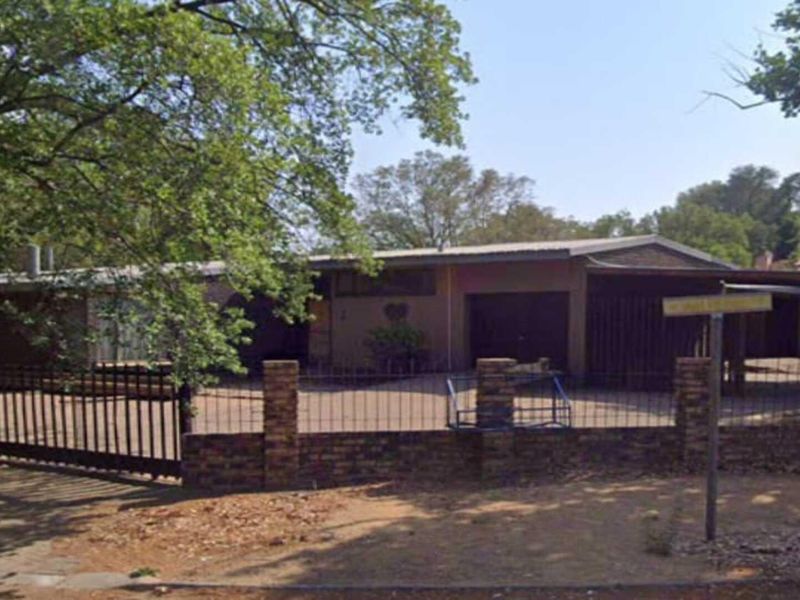 Big 3 Bedroom house suitable for a communal in Sasolburg - Photo 1