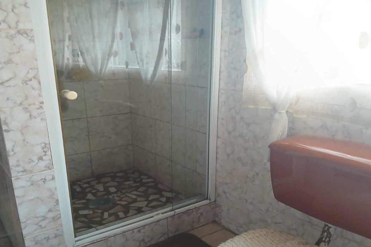 4 Bedroom House - Photo 4