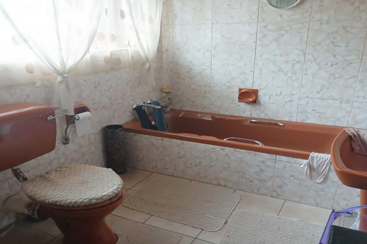 4 Bedroom House - Photo 2