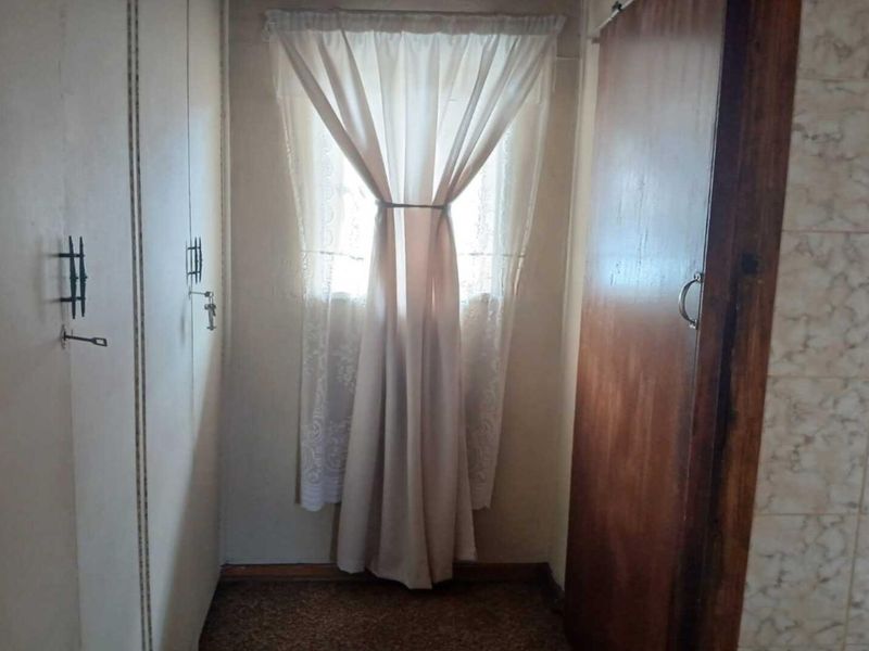 4 Bedroom House - Photo 9