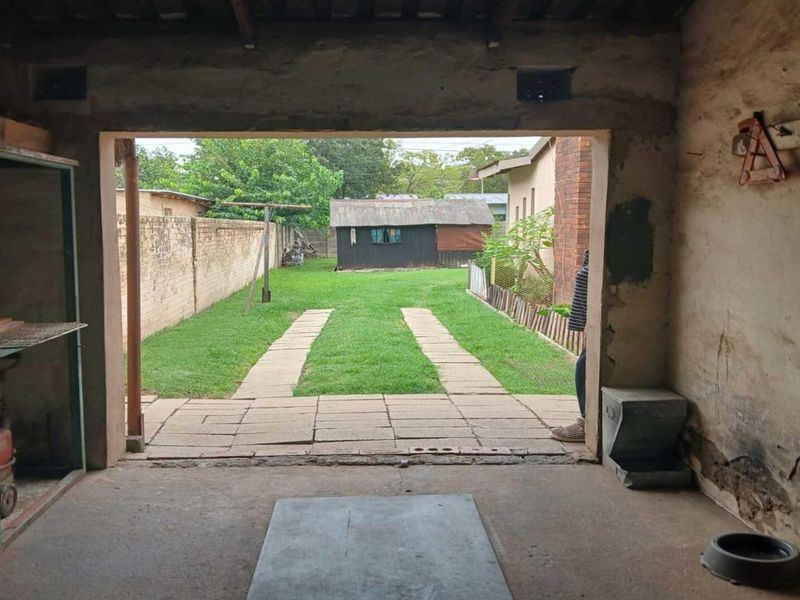 4 Bedroom House - Photo 7