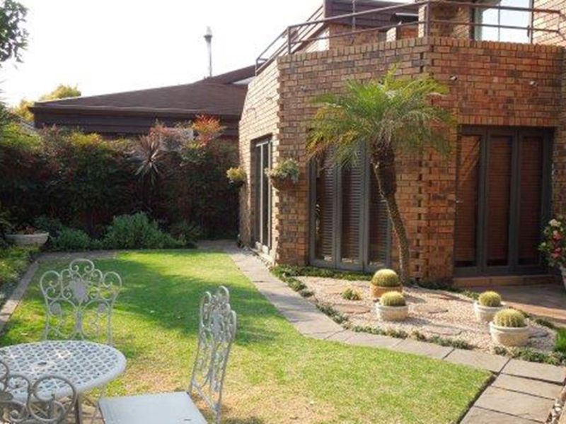 Beautiful Modern Duplex Town House with 3 Bedrooms in a security complex - Photo 1