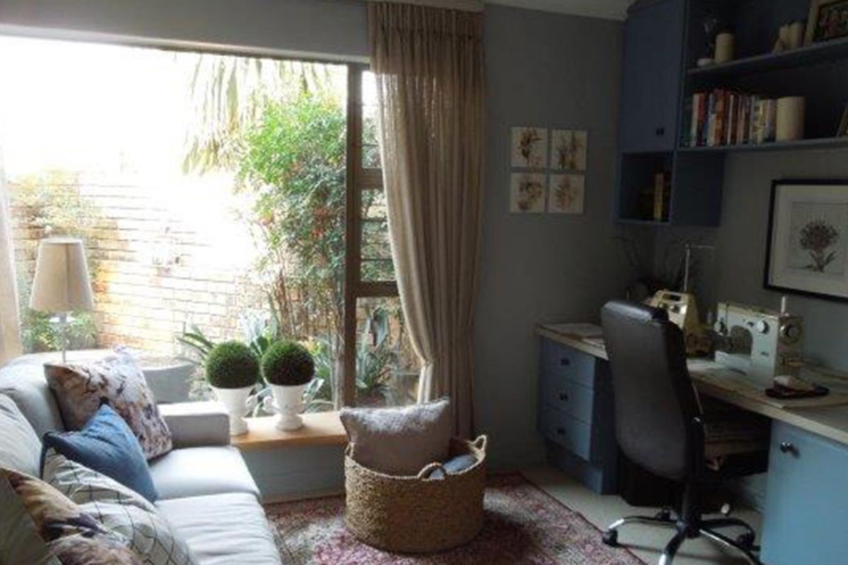 Beautiful Modern Duplex Town House with 3 Bedrooms in a security complex - Photo 3
