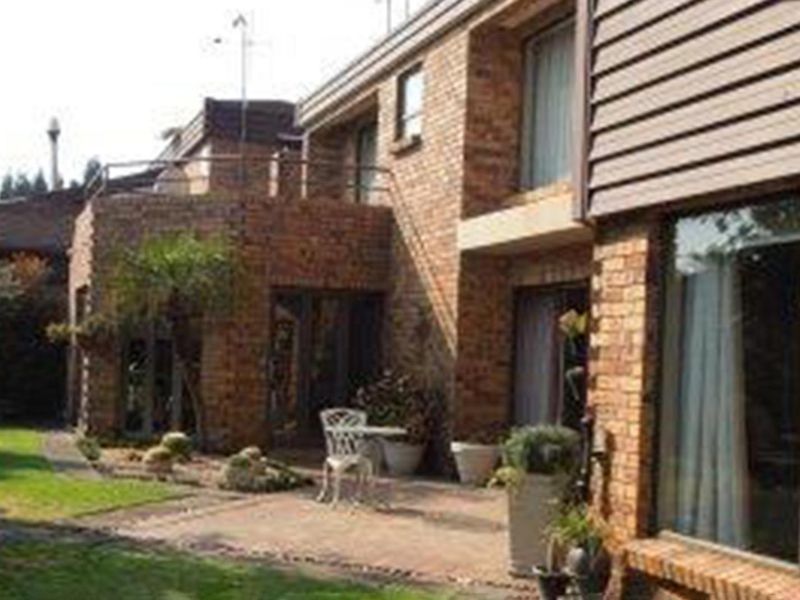 Beautiful Modern Duplex Town House with 3 Bedrooms in a security complex - Photo 7
