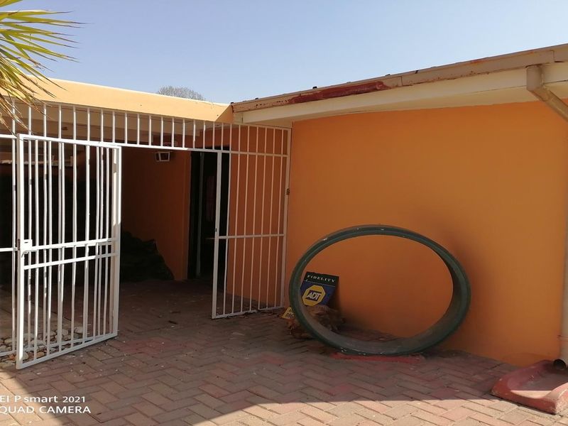 Humongous House!!!!!!! - Photo 3