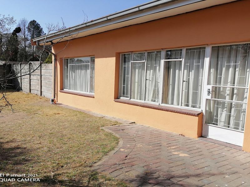 Humongous House!!!!!!! - Photo 10