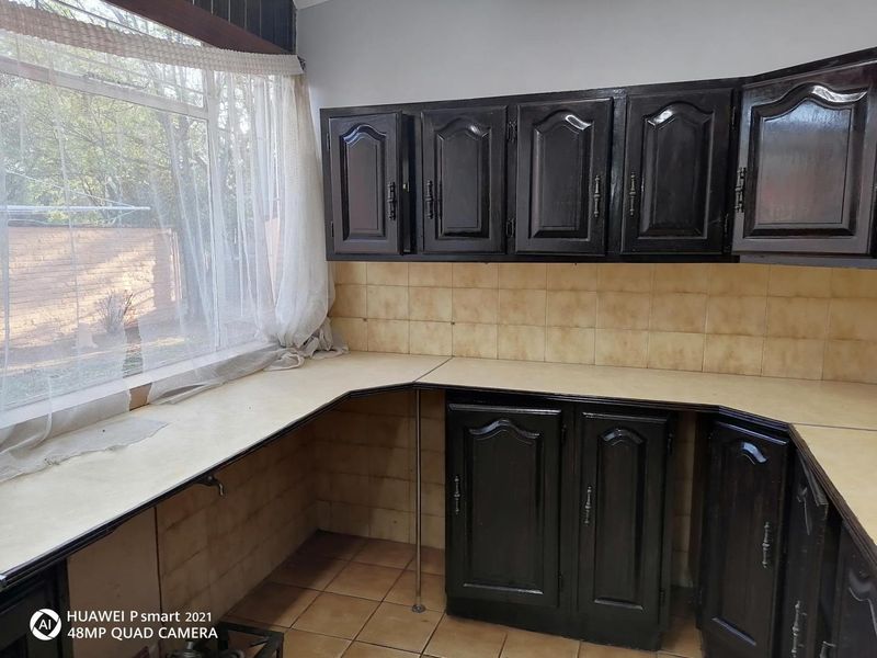 Humongous House!!!!!!! - Photo 8