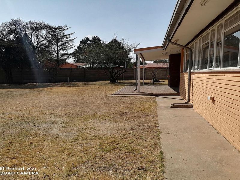 Humongous House!!!!!!! - Photo 1