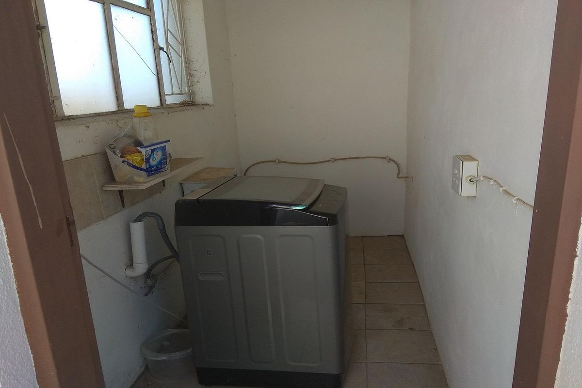 3 Bedroom, 3 Bathroom House for Sale near Vaal Dam" - Photo 4