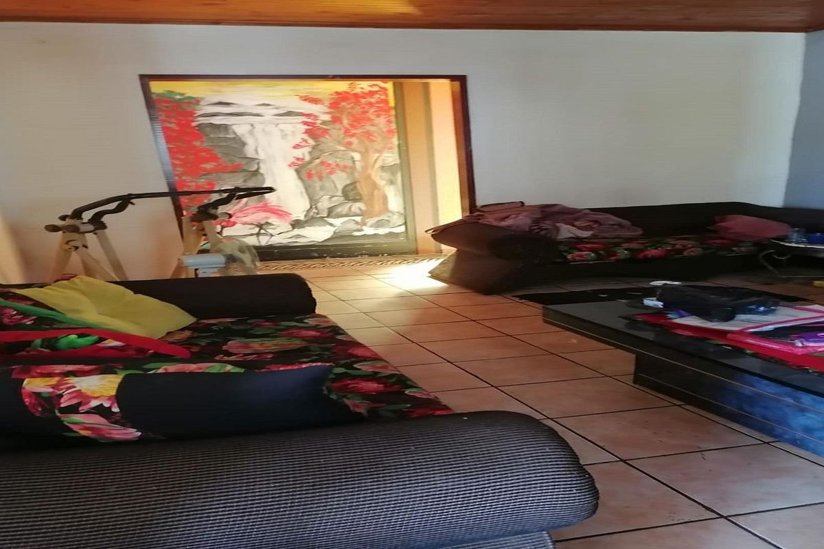 3 Bedroom, 3 Bathroom House for Sale near Vaal Dam" - Photo 3