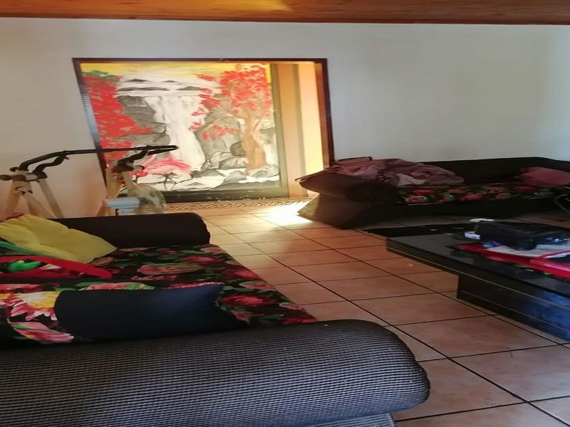 3 Bedroom, 3 Bathroom House for Sale near Vaal Dam" - Photo 3