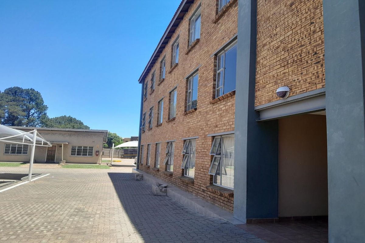 Bachelor Apartment for sale - Photo 2