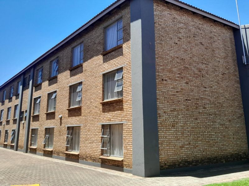 Bachelor Apartment for sale - Photo 1