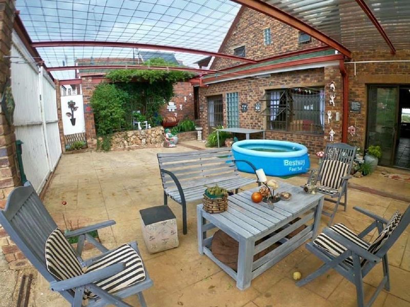 Three story house for sale - Photo 1