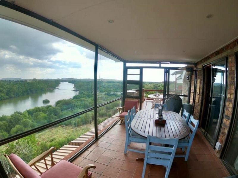 Three story house for sale - Photo 9