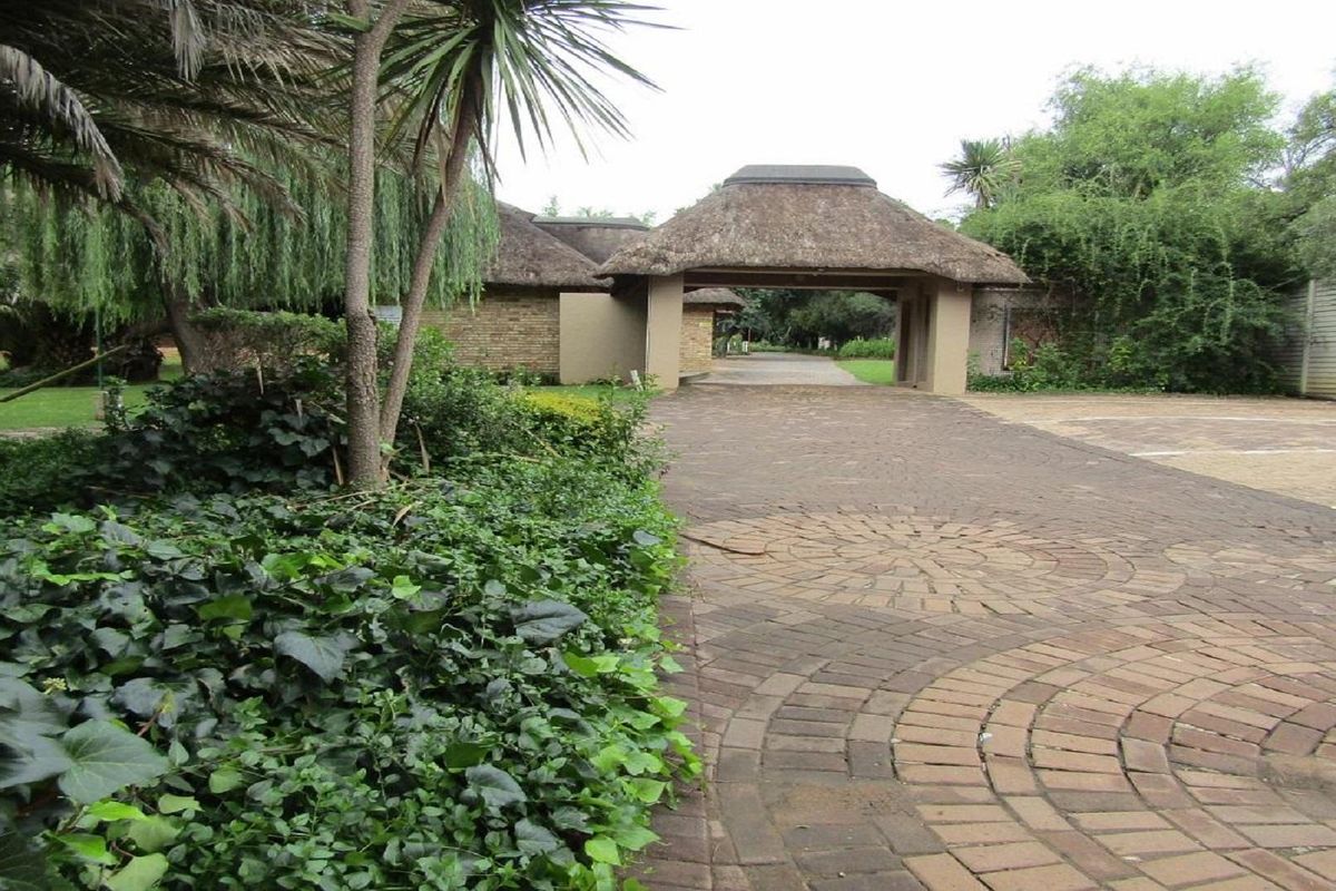 Exquisite Upmarket Living in this stunning hotel. - Photo 5
