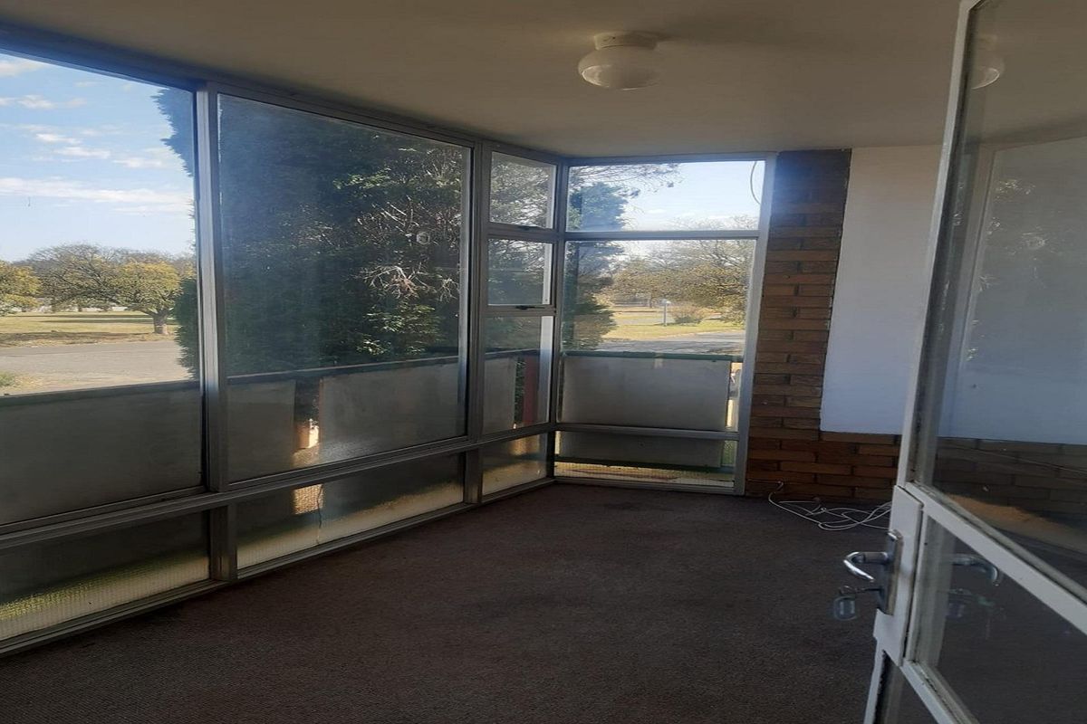 2 Bedroom Apartment Walking distance to CBD town! - Photo 4