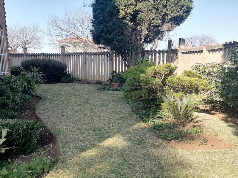 2 Bedroom Apartment Walking distance to CBD town! - Photo 1