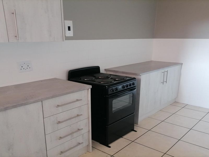 2 Bedroom Apartment Walking distance to CBD town! - Photo 9