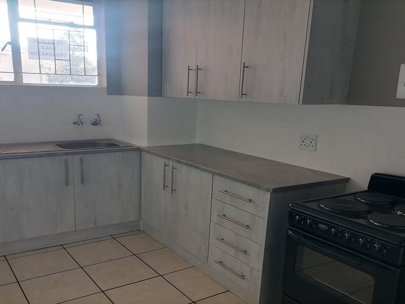 2 Bedroom Apartment Walking distance to CBD town! - Photo 8