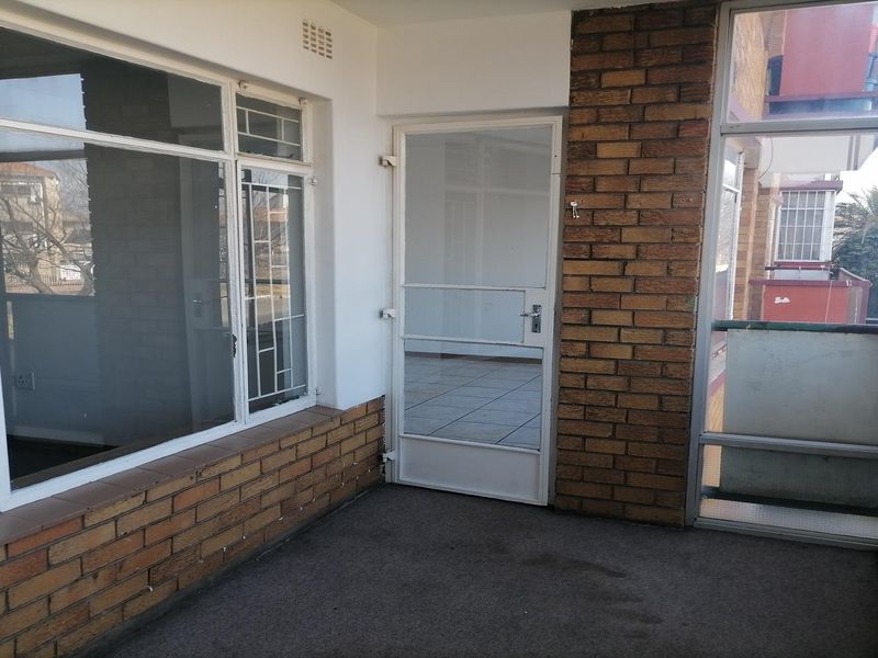2 Bedroom Apartment Walking distance to CBD town! - Photo 7