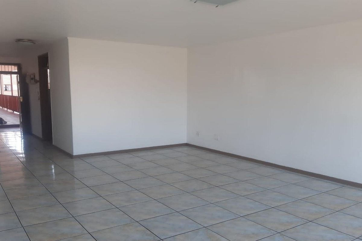 2 Bedroom Apartment Walking distance to CBD town! - Photo 5