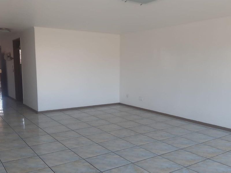 2 Bedroom Apartment Walking distance to CBD town! - Photo 5