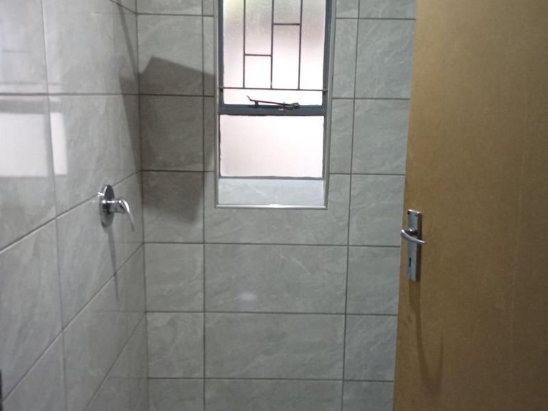 Stunning Beauty Salon for Sale, Ideal for Medical Offices! - Photo 2