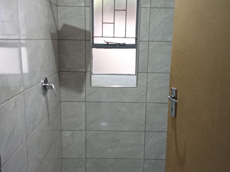 Stunning Beauty Salon for Sale, Ideal for Medical Offices! - Photo 4