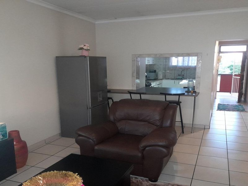 2-Bedroom apartment with garage close to CBD in CW3!! - Photo 3