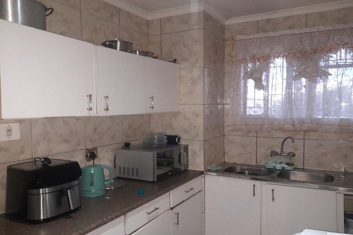 2-Bedroom apartment with garage close to CBD in CW3!! - Photo 5