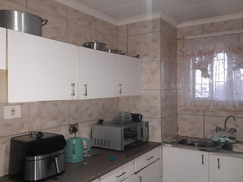 2-Bedroom apartment with garage close to CBD in CW3!! - Photo 6