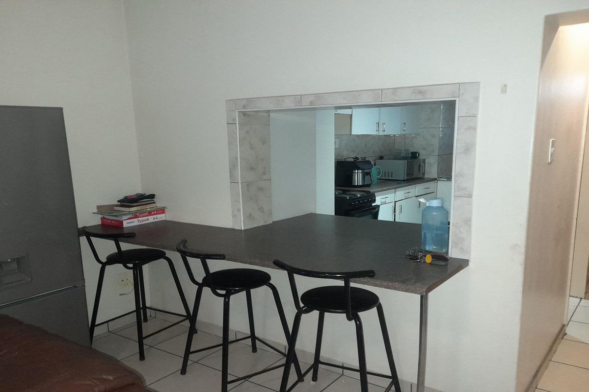 2-Bedroom apartment with garage close to CBD in CW3!! - Photo 4