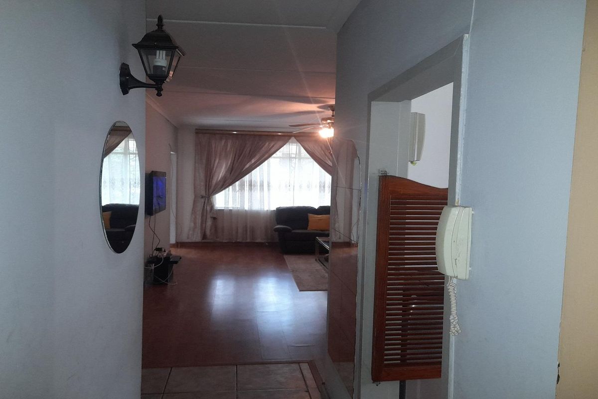 2-Bedroom apartment with enclosed Balcony in CW 3 - Photo 3