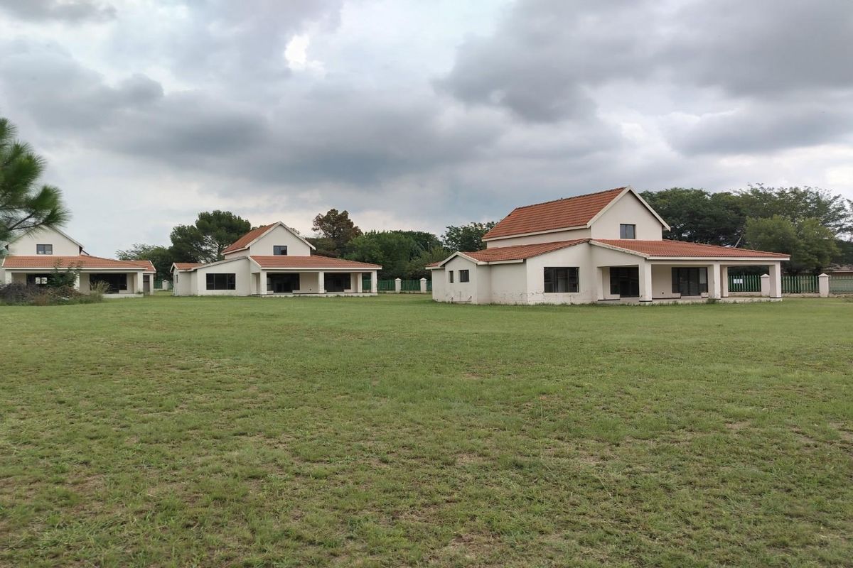 6 Stunning units waiting to be completed in Deneysville - Photo 2