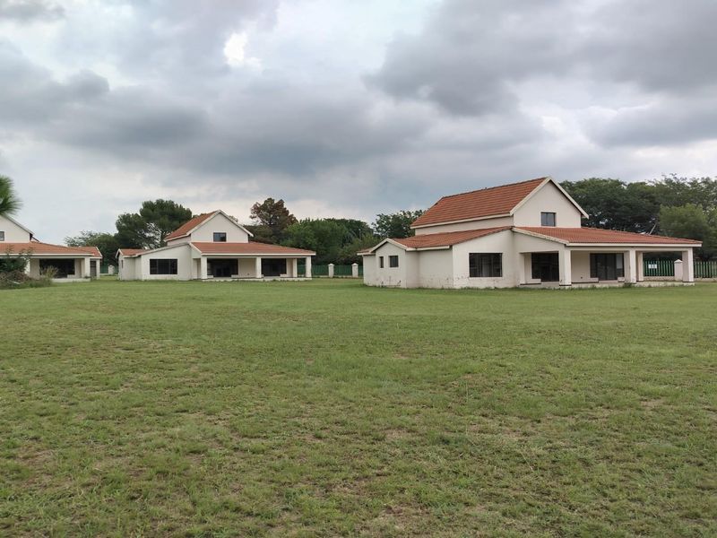 6 Stunning units waiting to be completed in Deneysville - Photo 2