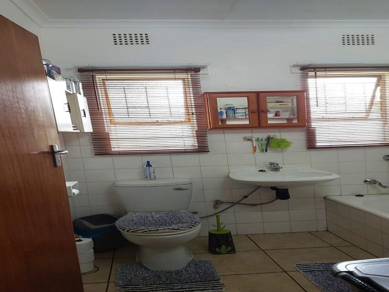 Lovely 3 bedroom home ideally situated in Se6 - Photo 8