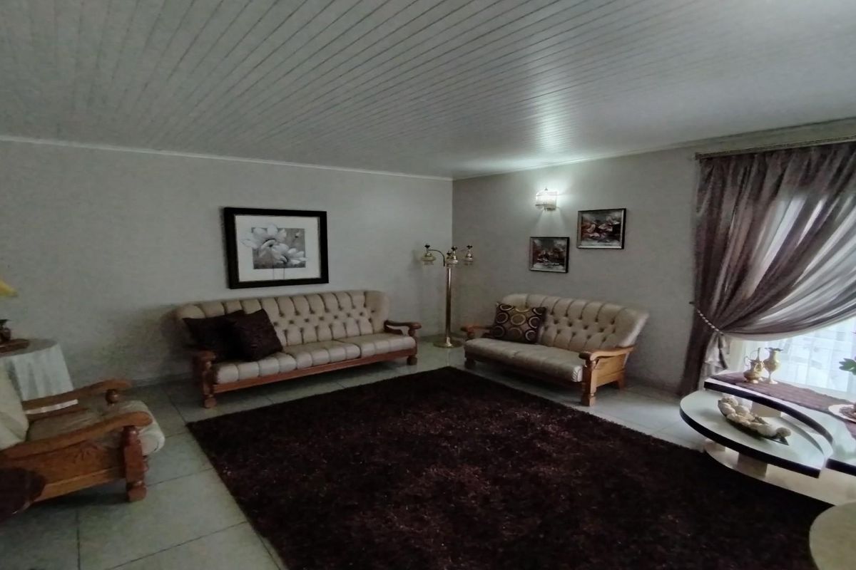 Stunning 5-Bedroom Family Home with Modern amenities Se 7 - Photo 2