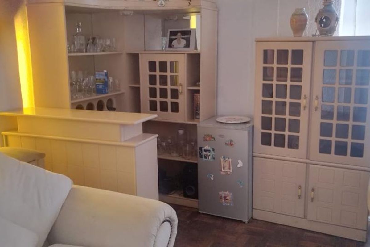 Stunning 3-Bedroom Family Home with Ample Features. - Photo 4
